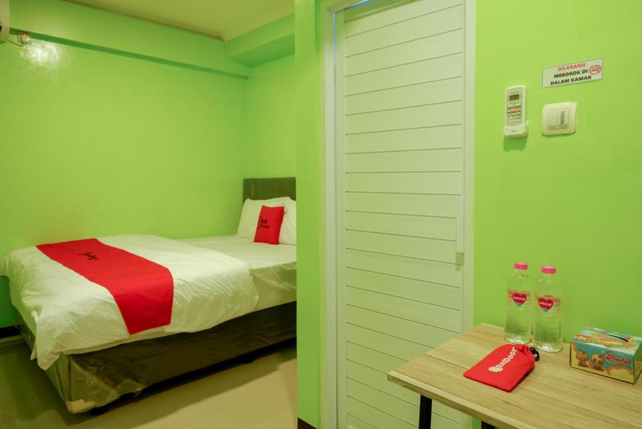 Reddoorz @ Jalan Gatot Subroto Semarang Hotel Exterior photo