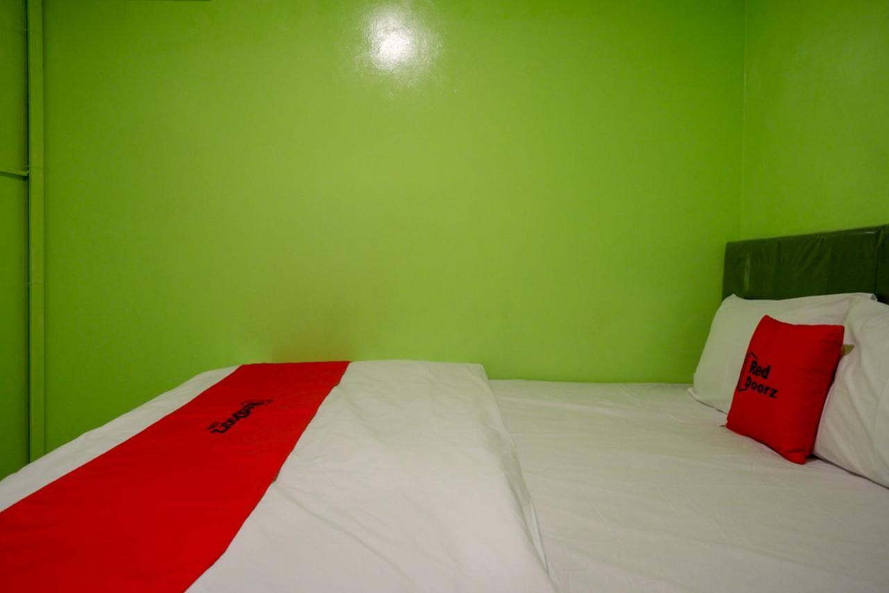 Reddoorz @ Jalan Gatot Subroto Semarang Hotel Exterior photo