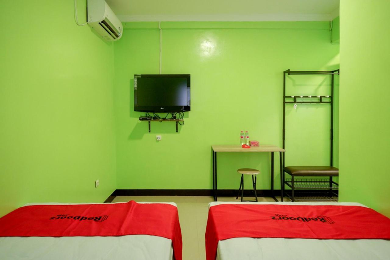 Reddoorz @ Jalan Gatot Subroto Semarang Hotel Exterior photo