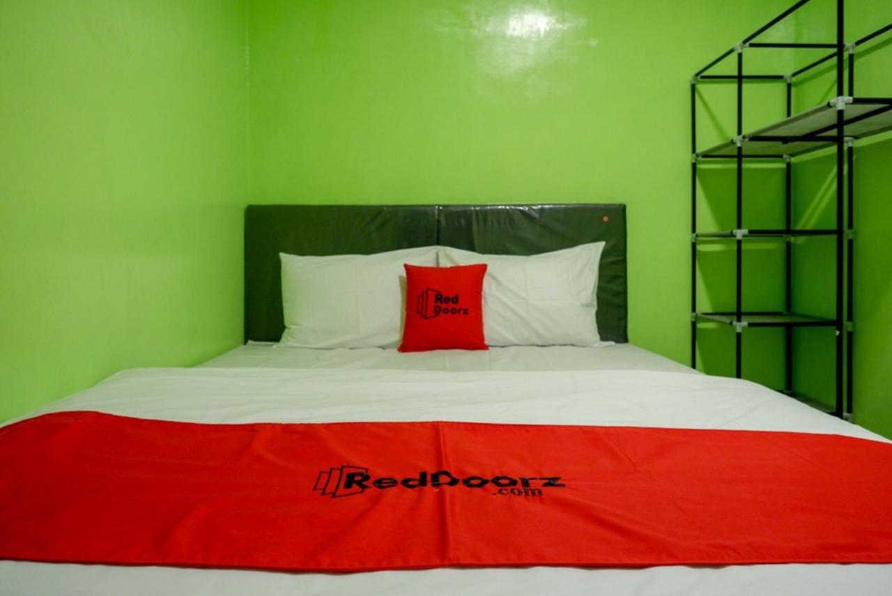 Reddoorz @ Jalan Gatot Subroto Semarang Hotel Exterior photo