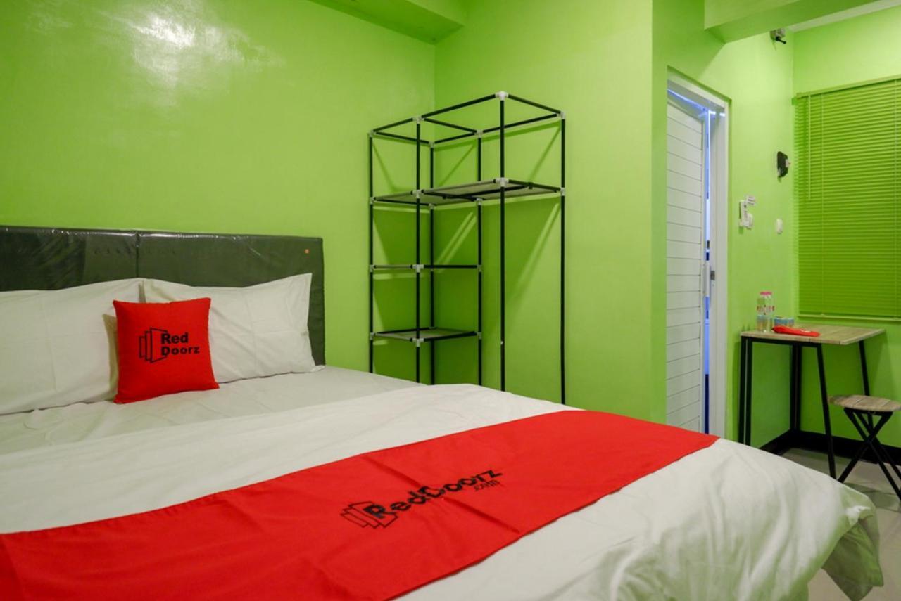 Reddoorz @ Jalan Gatot Subroto Semarang Hotel Exterior photo